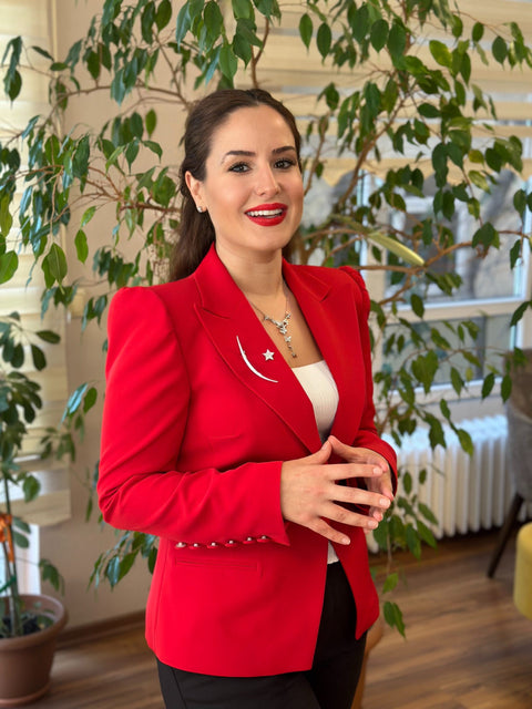 Av. Aylin Esra Eren